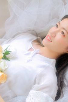 舌头分叉的女人